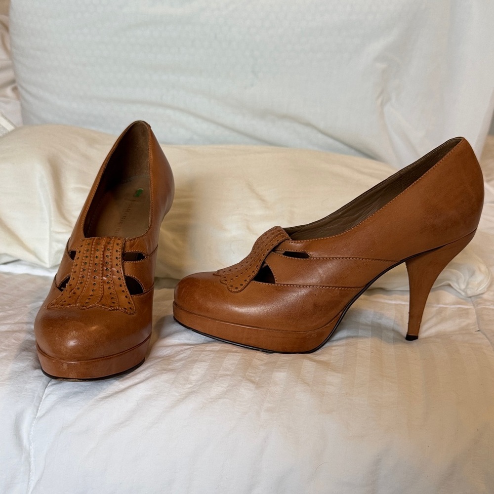 Elegant Tan leather Women's Heels